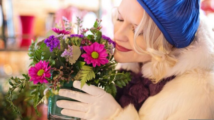 Flower Builds Strong Bonding Flower Builds Strong Bonding